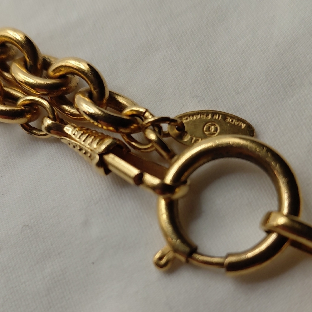 CHANEL Vintage 31 Rue Cambon Goldplated Medallion Necklace - Picture 9 of 9
